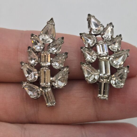 Vintage Large Leaf Clear Rhinestone Earring Clip On Silver Tone Elegant Formal - Picture 1 of 3